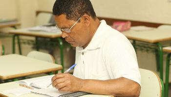 Escolas e Centros Estaduais de Educação Básica para Jovens e Adultos estão com matrículas abertas 