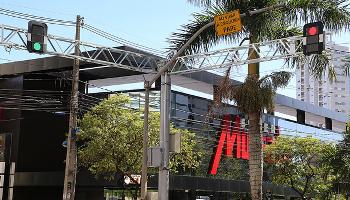 Prefeitura testa semáforos inteligentes Prefeitura testa semáforos inteligentes