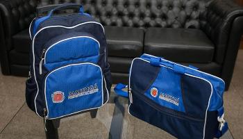 Alunos da rede municipal vão receber kit escolar com uniforme, tênis e mochila com rodas 