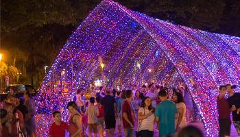 Roda gigante, túnel de luz e decoração natalina funcionarão até domingo (20) Roda gigante, túnel de luz e decoração natalina funcionarão até domingo (20)