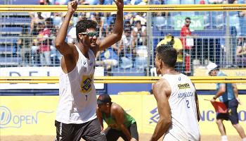 Dupla maringaense de vôlei de praia disputa Sul-Americano Dupla maringaense de vôlei de praia disputa Sul-Americano