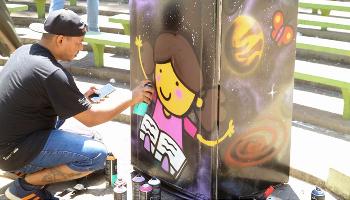 Exposição do "Geladoteca" começa nesta sexta-feira (22), com 800 livros 