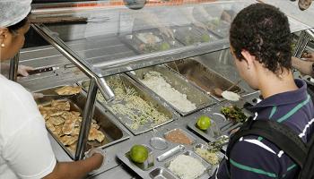 Universidade vai selecionar alunos para receber auxílio alimentação 