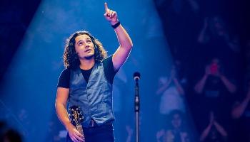 Padre Adriano Zandoná e Thiago Brado: Locais de troca de convites para o evento 