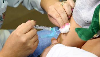 Mais da metade do público-alvo não tomou a vacina contra gripe no Paraná 