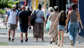 Média de compras de Natal dos maringaenses deve ser de 3,5 presentes, aponta ACIM Média de compras de Natal dos maringaenses deve ser de 3,5 presentes, aponta ACIM