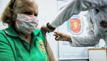 Paraná aplicou 130 mil doses no fim de semana, um quinto de todo o País Paraná aplicou 130 mil doses no fim de semana, um quinto de todo o País