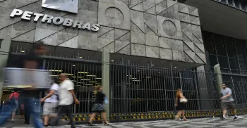 Petrobras anuncia aumento no valor da gasolina vendida a distribuidoras 
