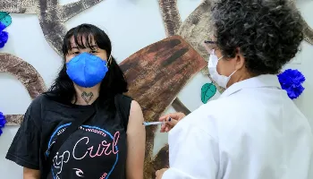 Maringá dá início à aplicação de 3ª dose para pessoas com mais de 18 anos 
