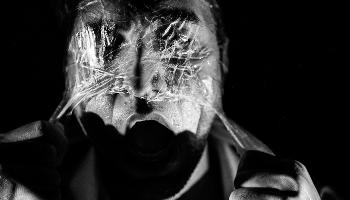 Espetáculo de dança contemporânea investiga o ato da respiração 