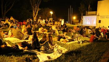 Cinema à Céu Aberto será realizado na praça do antigo aeroporto nesta sexta (5) 