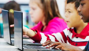 Prefeitura reforça qualidade na educação com uso de notebooks nas aulas Prefeitura reforça qualidade na educação com uso de notebooks nas aulas