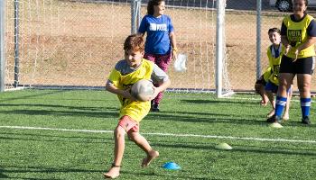 Projeto de rugby no ′Meu Campinho′ atrai crianças e adolescentes Projeto de rugby no ′Meu Campinho′ atrai crianças e adolescentes