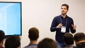 Erike Almeida, da Tecnospeed, é eleito Jovem Empreendedor Erike Almeida, da Tecnospeed, é eleito Jovem Empreendedor
