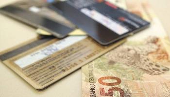 974 mil paranaenses inadimplentes têm dívidas de até R$ 500, revela Serasa Exper 