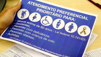 Procon notifica empresas para implementar atendimento prioritário de autistas 