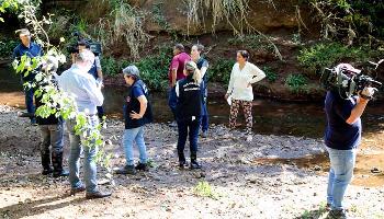 Vistoria é realizada após denúncia de poluição em córrego de Maringá 