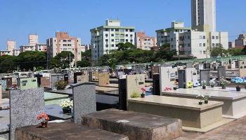 Decreto estabelece prazo para manutenção de túmulos e regras para ambulantes 
