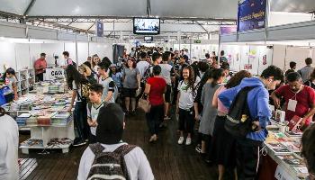 FLIM supera as expectativas com 70 mil visitantes movimentando R$ 300 mil FLIM supera as expectativas com 70 mil visitantes movimentando R$ 300 mil