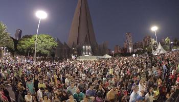 Com espera de 1,5 mi de visitantes, Natal maringaense movimenta a economia local 