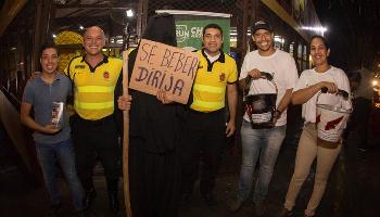 Secretarias visitam bares para conscientização do abuso álcool e uso de drogas 
