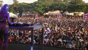 Final de semana em Maringá reúne milhares de foliões 