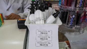 Farmácias de Maringá são fechadas por preços abusivos de álcool em gel 