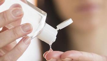 Farmácia da UEM aumenta em 3000% a produção de álcool em gel 70% 