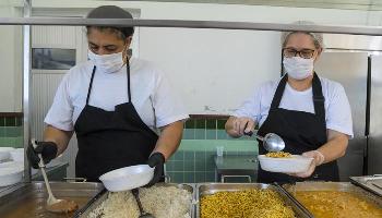 Mais de 800 marmitas são entregues diariamente pelo Restaurante Popular 