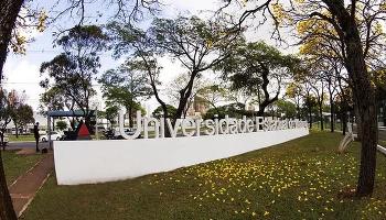 UEM decide suspender calendário letivo  