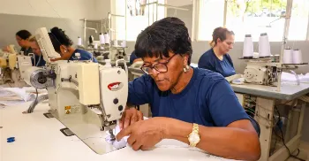 Curso de costura gratuito está com inscrições abertas em Maringá; vagas são limitadas