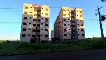 Sem tetos ocupam blocos residenciais com 240 apartamentos abandonados em Paiçandu 