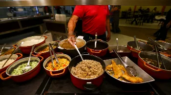 Setor de bares e restaurantes anunciou mais de 130 vagas no Maringa.Com na última semana; confira 