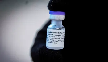 Pfizer-BioNTech afirma que dose reforço tem eficácia de 95,6% 