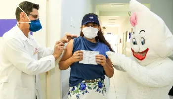 Vacinação contra covid é destinada a população geral com idade entre 21 e 59 anos 