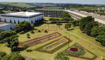 Unioeste abre processo seletivo com salários de até R$ 7,6 mil