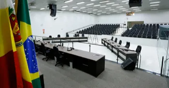Após nove anos, Câmara de Maringá anuncia novo concurso com salários de até R$ 7,5 mil 