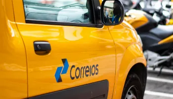 Na véspera da Black Friday, trabalhadores dos Correios avaliam entrar em greve; entenda 