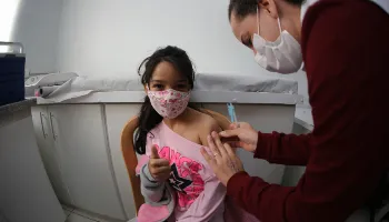 Crianças de 9 e 10 anos podem tomar a 3.ª dose da vacina contra Covid-19 