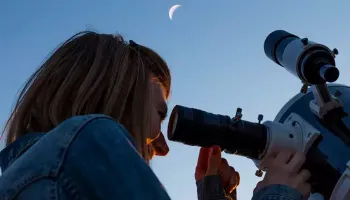 Entusiastas da astronomia poderão observar o céu noturno deste sábado (16) em Maringá 