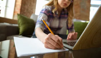 Sesc PR oferece cursos gratuitos de inglês e pré-vestibular em Maringá 