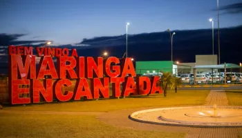 Decorações de Natal começam a ser instaladas em Maringá Decorações de Natal começam a ser instaladas em Maringá