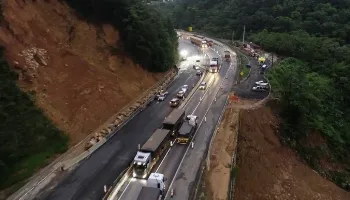 BR-376 tem faixa liberada no sentido sul BR-376 tem faixa liberada no sentido sul