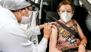 Vacinação continua apenas com aplicação de 2ª dose nesta quinta-feira (12) 
