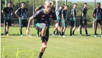 Partida entre Maringá FC e Coritiba acontece nesta quarta-feira (25) no estádio Willie Davids Partida entre Maringá FC e Coritiba acontece nesta quarta-feira (25) no estádio Willie Davids