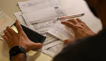 Salário mínimo de R$ 1.621 começa a ser pago nesta segunda (2) 