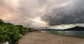 Região Sul do país tem alerta laranja para grandes volumes de chuva e ventos de até 100 km/h 