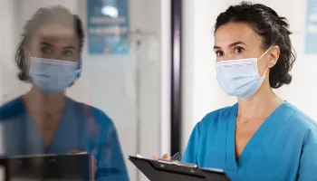 Hospital Universitário da UEM abre vagas para enfermeiro, técnico e outros profissionais da saúde