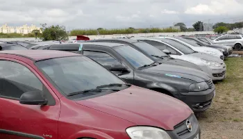 Leilão do Detran-PR, com 344 veículos para circulação em vias públicas, será realizado em abril 