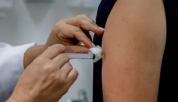 Fiocruz alerta para aumento de casos respiratórios graves entre crianças e adolescentes 